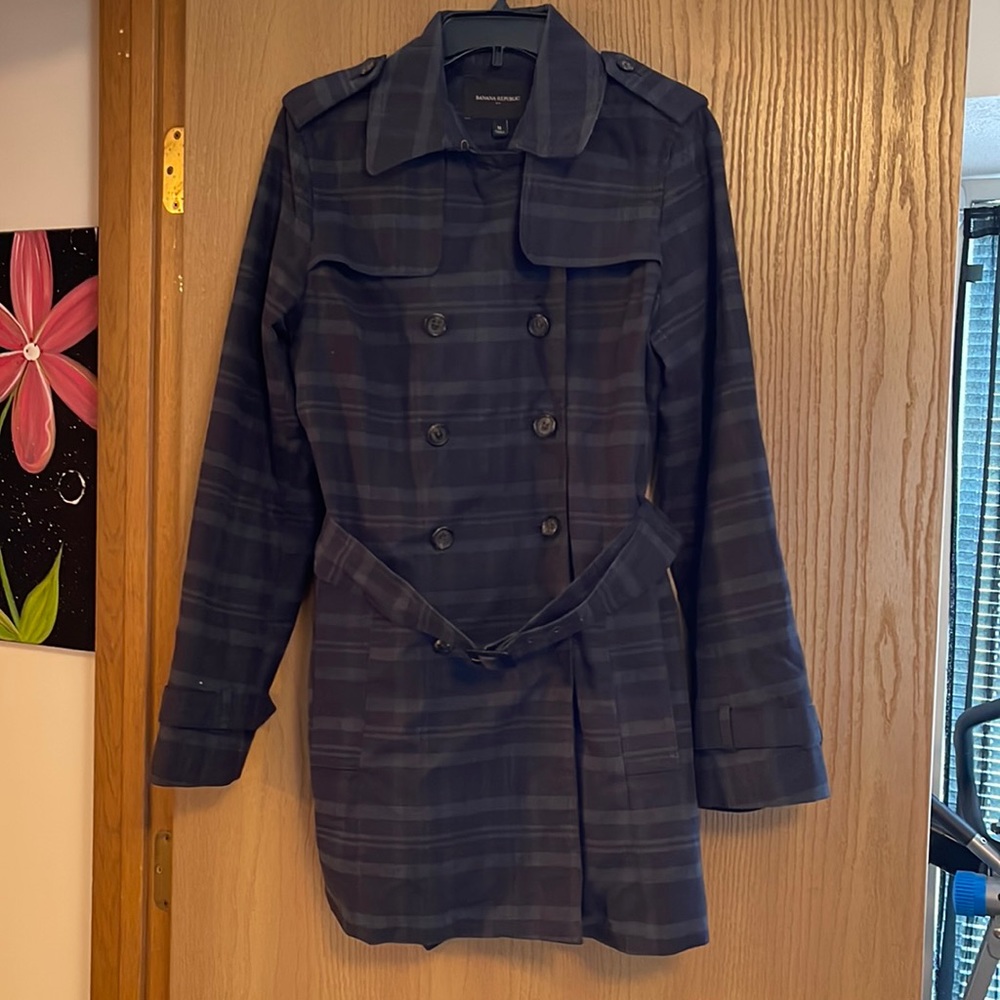 5 for $25 🙌 Banana Republic ladies size medium trench coat